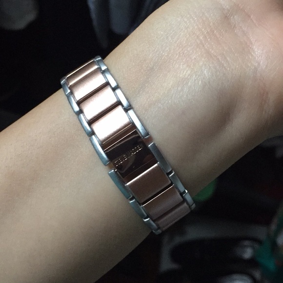 Steve Madden women’s watch-stainless steel - Picture 4 of 6